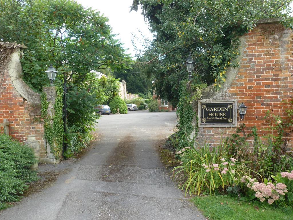 The Garden House Grittleton Bed & Breakfast Exterior photo