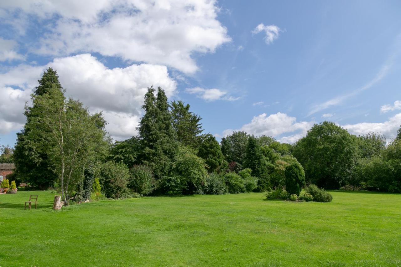 The Garden House Grittleton Bed & Breakfast Exterior photo